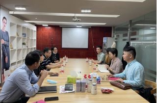 寧波大學服裝與服飾設計系老師一行蒞臨萌創空間調研交流