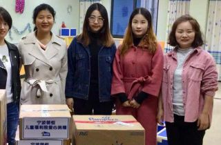 走進兒童福利院，初冬送溫暖